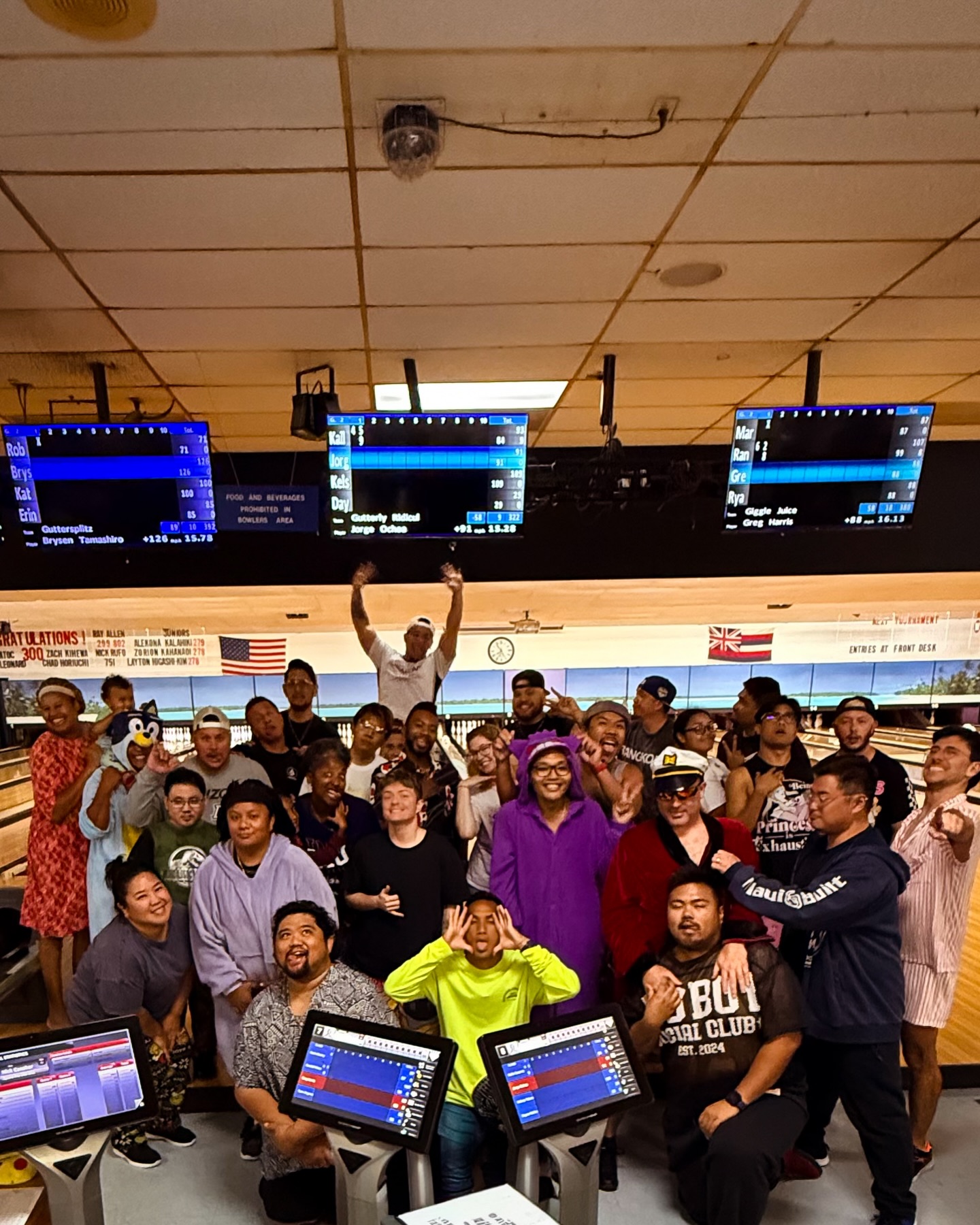 Rainbow Bowling Hawaii league group at the bowling alley
